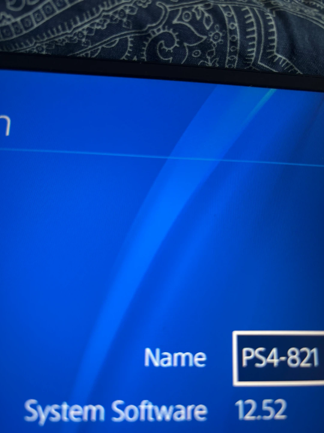 Ps4 1tb with fifa 20 and 2 controllers - photo 2