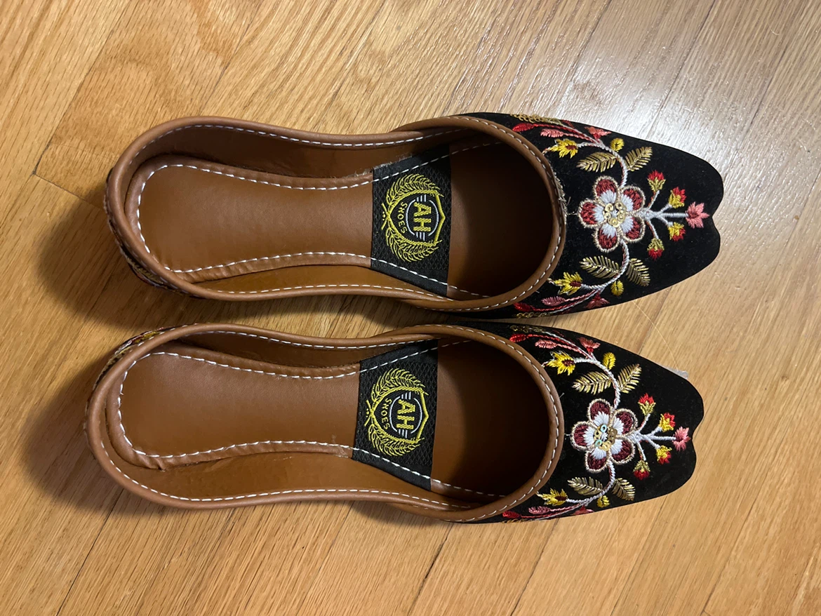 AH Shoes Embroidered Flats - Size 6