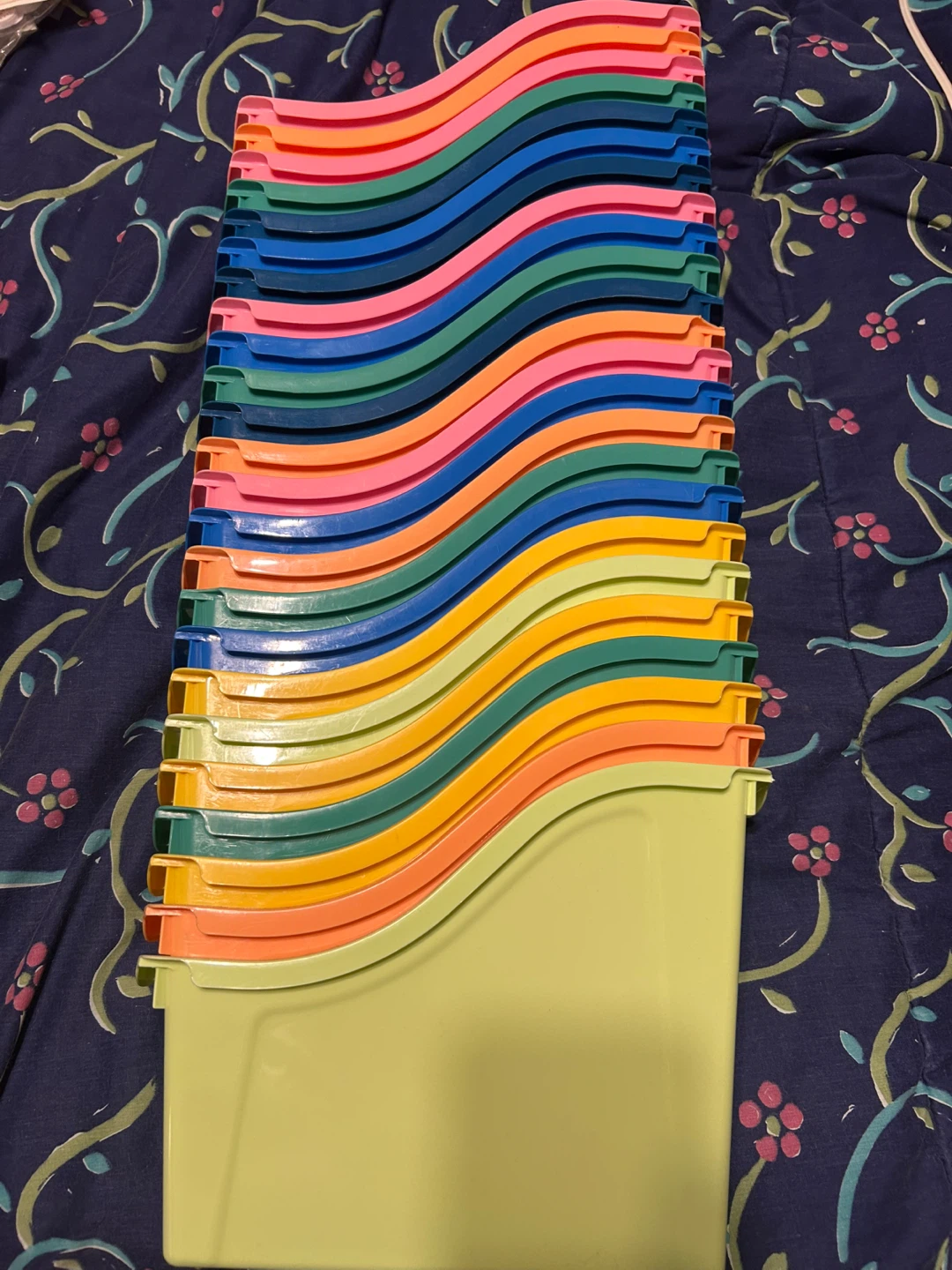 Set of 24 Plastic Magazine Files/Holders - photo 3