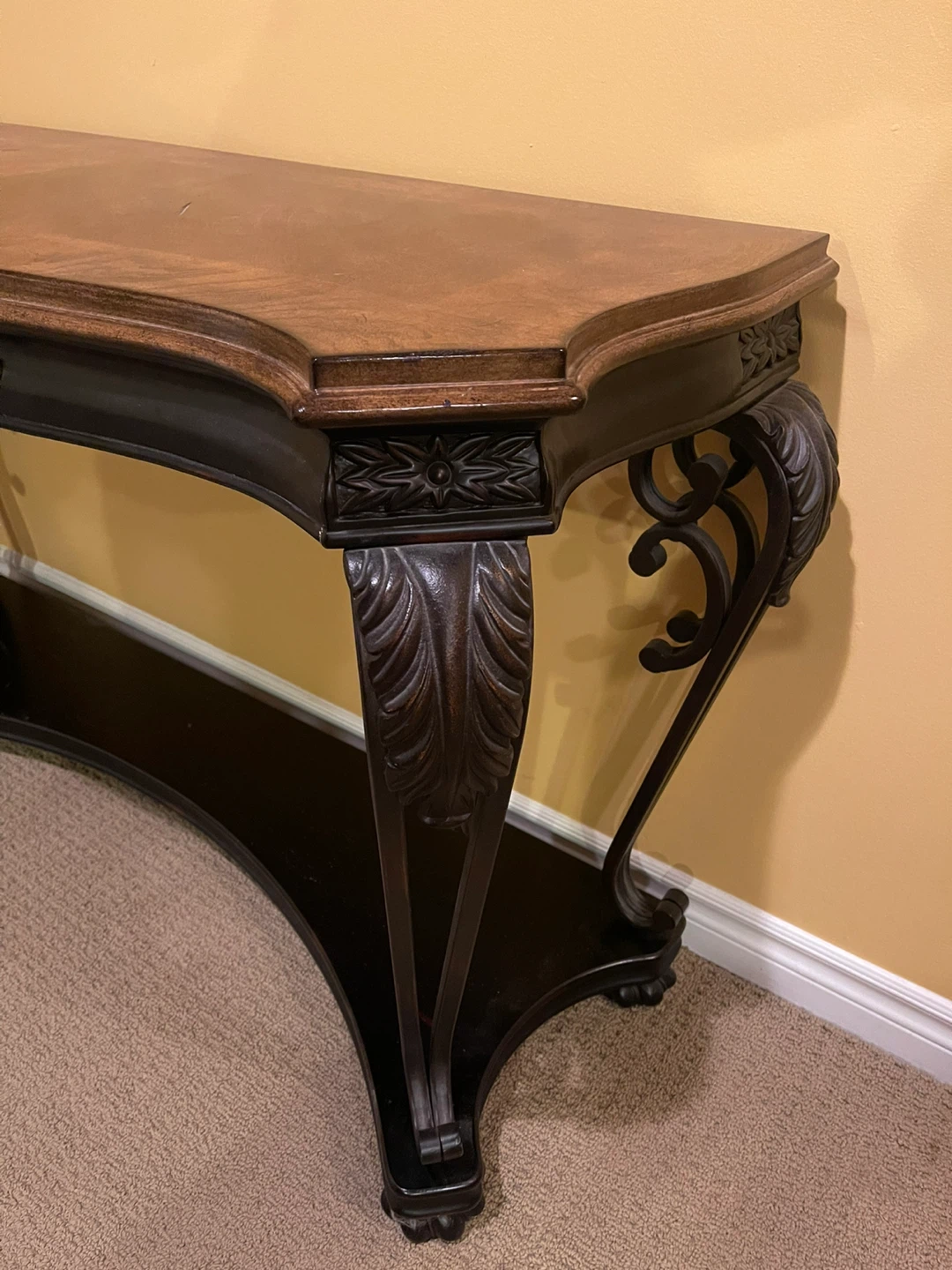 Console table - photo 3