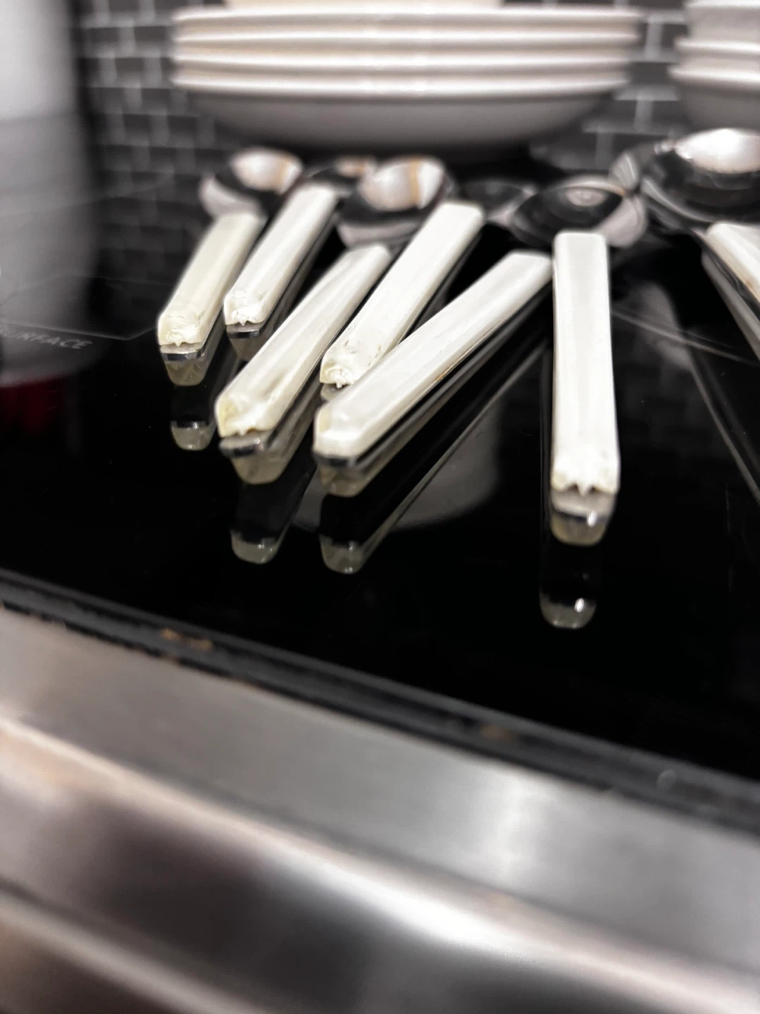 Complete Cutlery and Dish Set - photo 2
