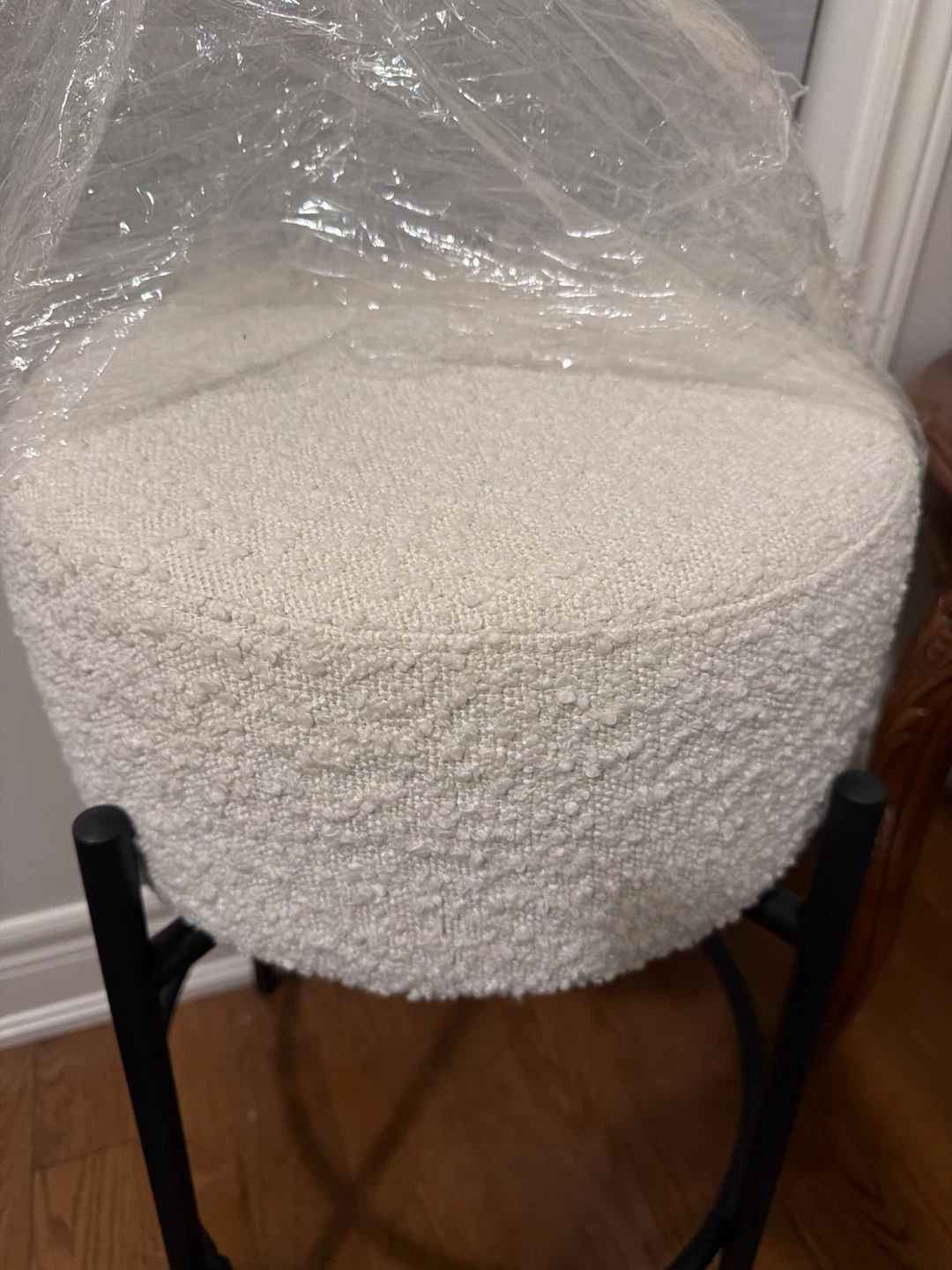 Set of 4 White Bouclé Counter Stools with Black Metal Base - photo 3