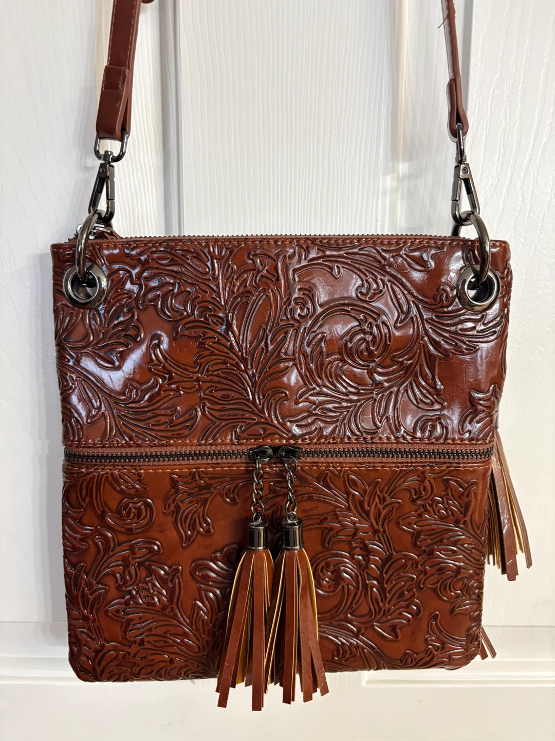 MEITRUE Vegan Leather Multi-Pocket Crossbody Bag with Tassels - photo 2