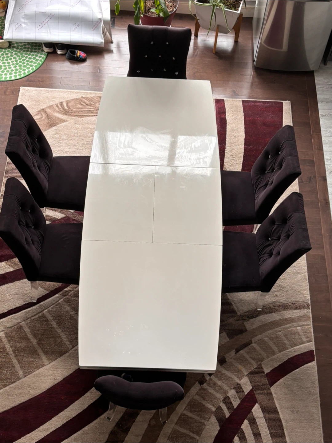 White Extendable Dining Table with 6 Chairs