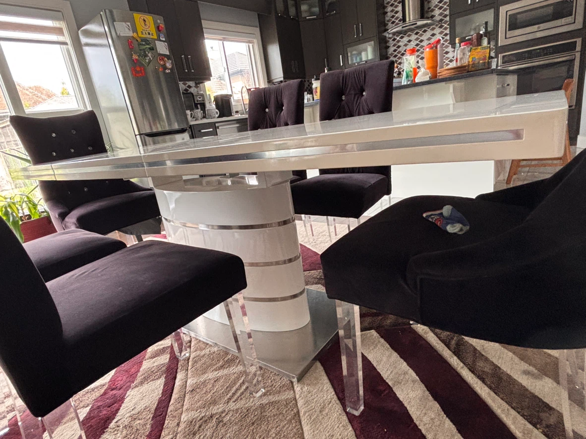 White Extendable Dining Table with 6 Chairs - photo 4