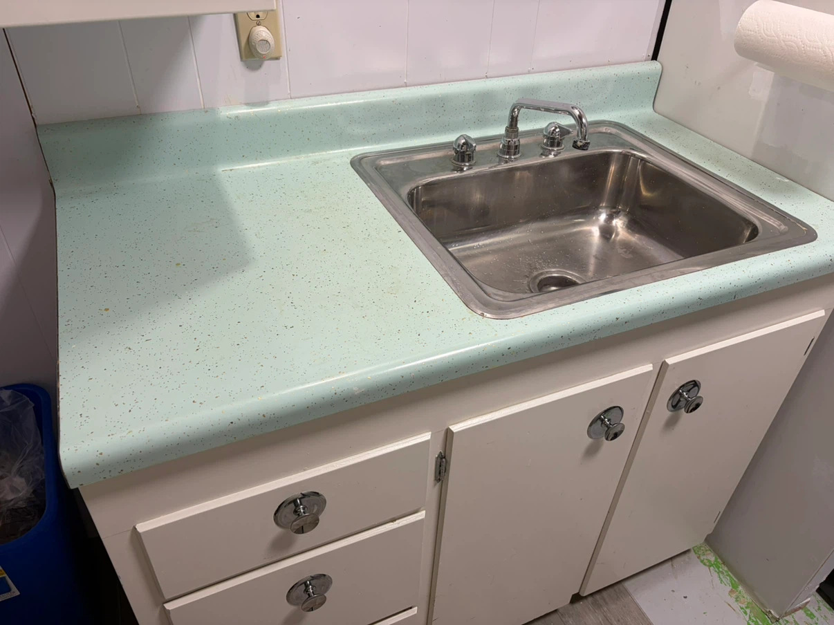 Cabinet with sink for free