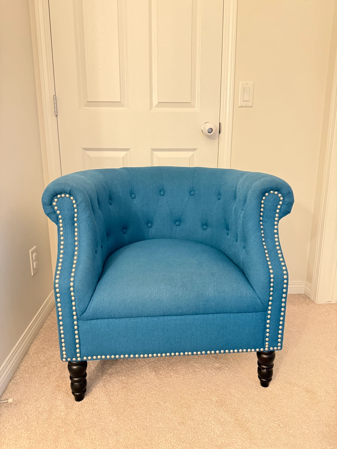Beautiful Blue Tufted Accent Chair - photo 2