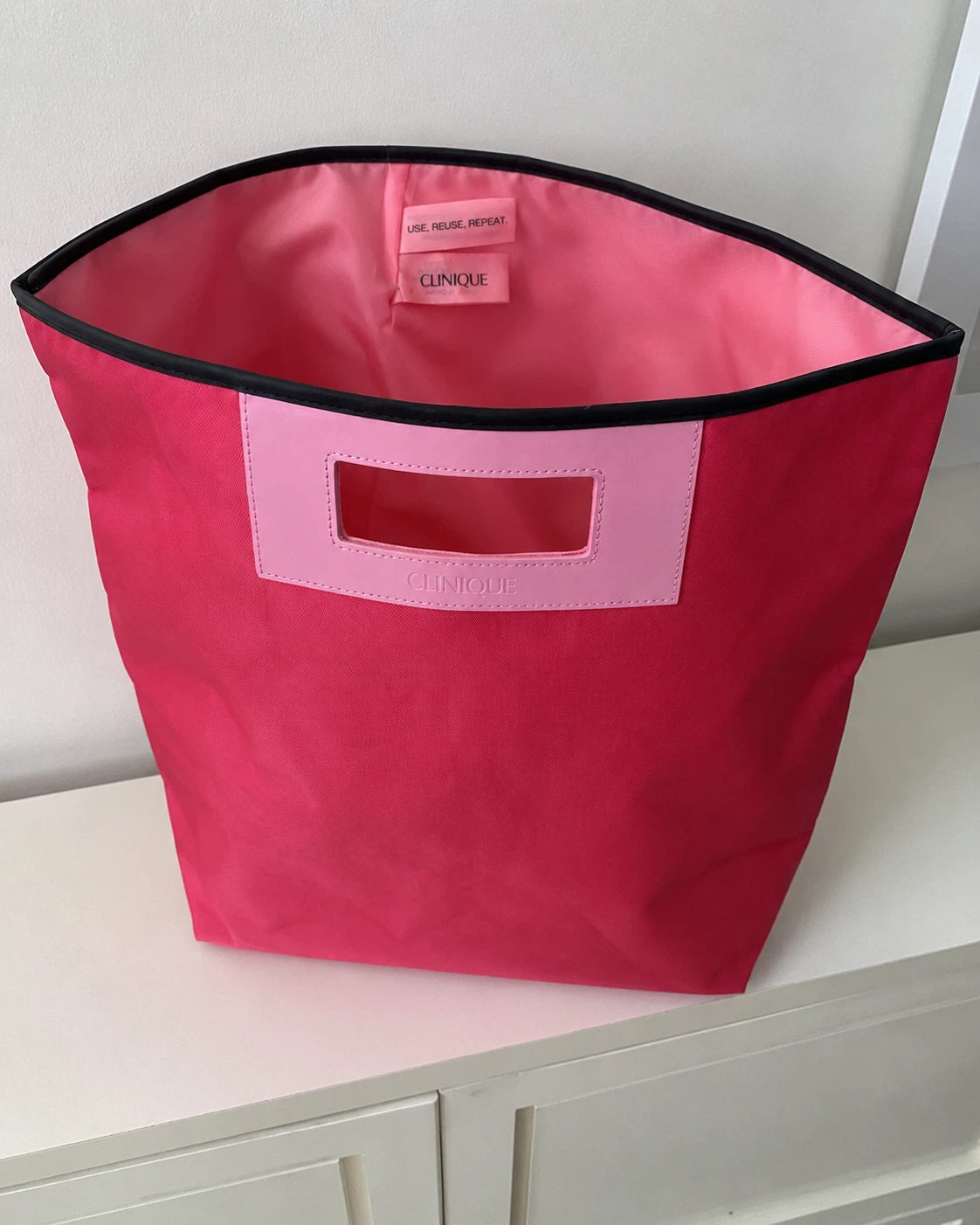 Clinique Pink Cosmetic Bag - photo 2