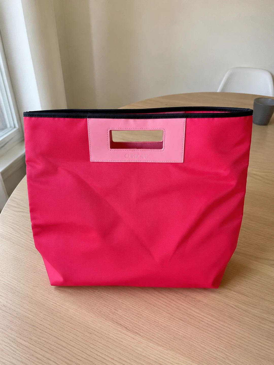 Clinique Pink Cosmetic Bag - photo 4