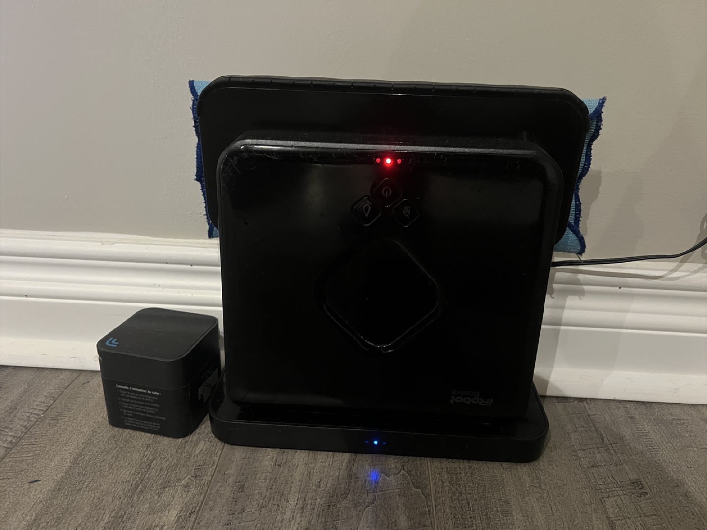 iRobot Braava 380t Mop – Needs New Battery