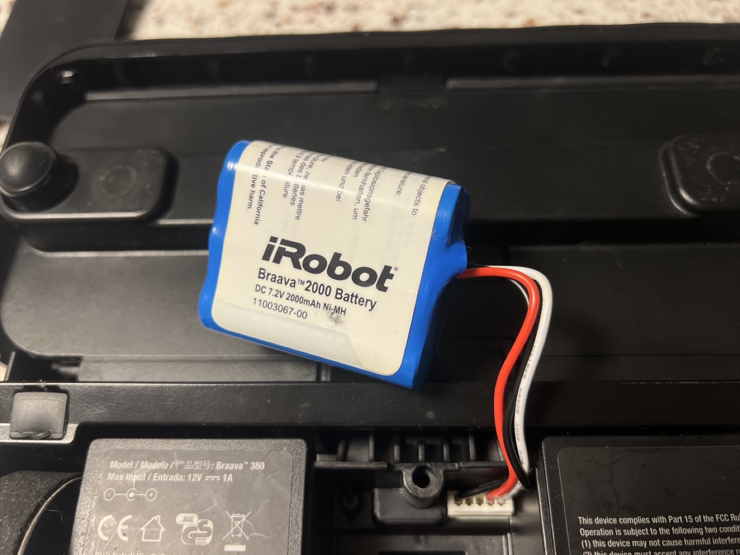 iRobot Braava 380t Mop – Needs New Battery - photo 5