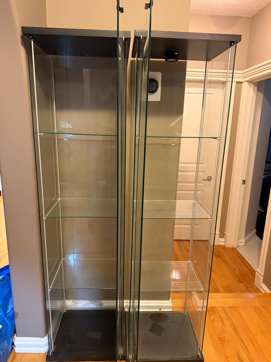 Glass display cabinets - photo 2