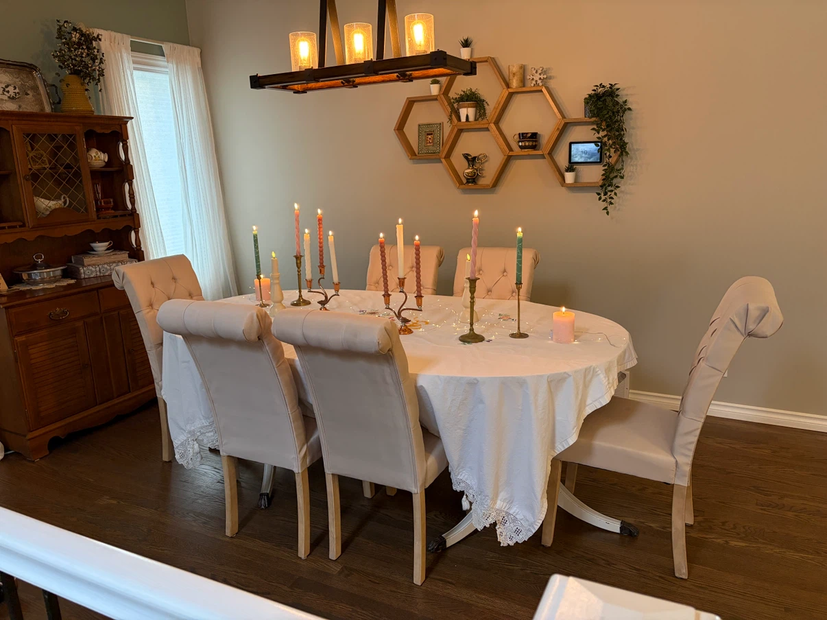 Duncan Phyfe Dining room table with Cream Tufted Chairs