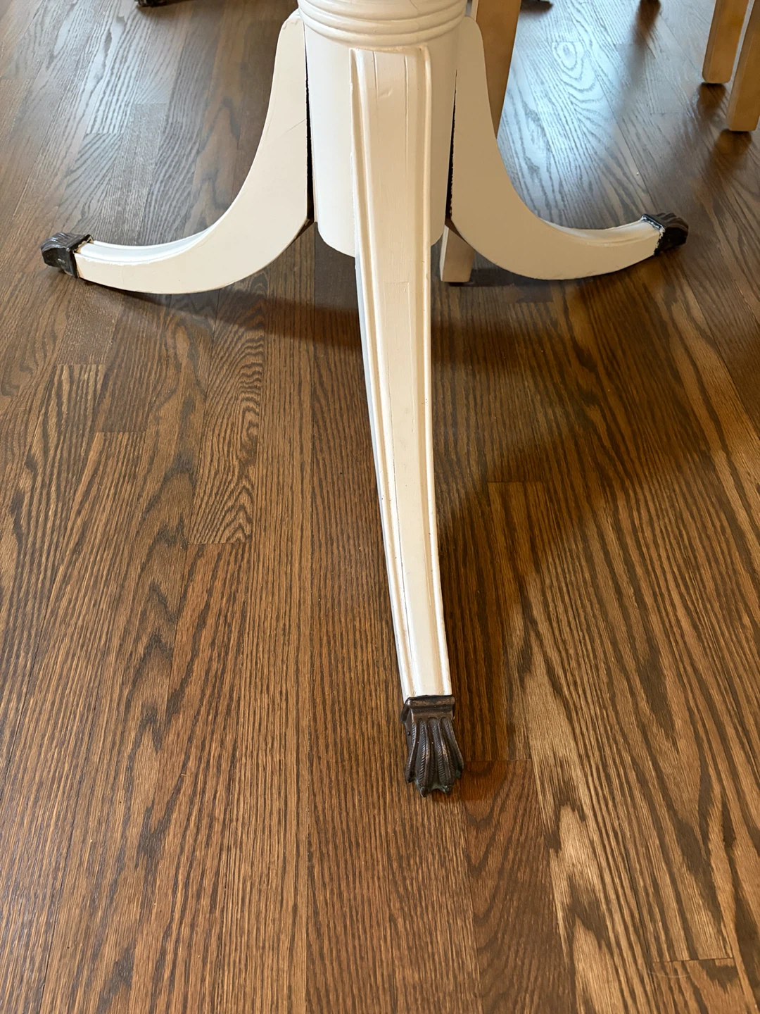 Duncan Phyfe Dining room table with Cream Tufted Chairs - photo 3