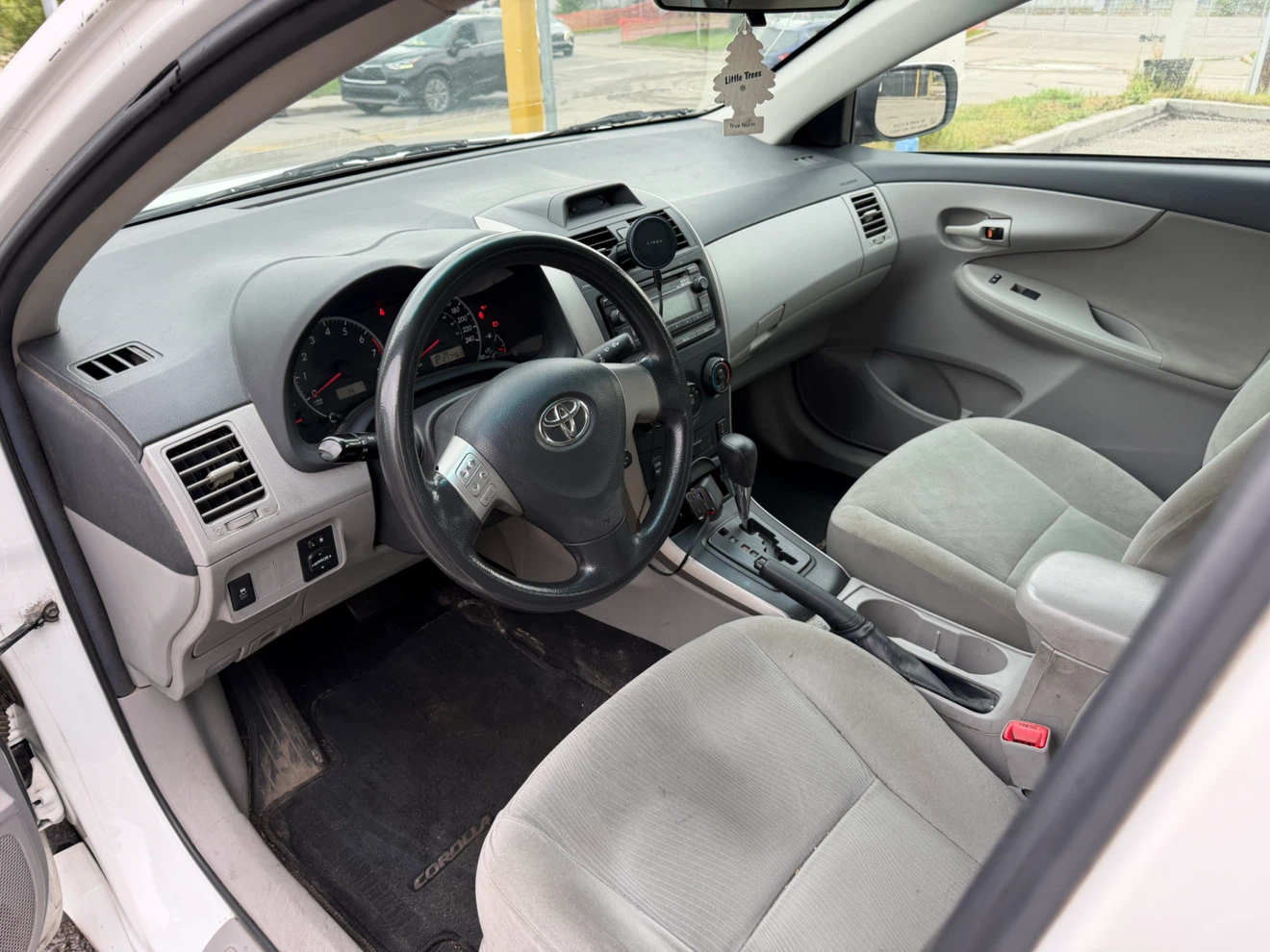 2013 Toyota Corolla SE - photo 4
