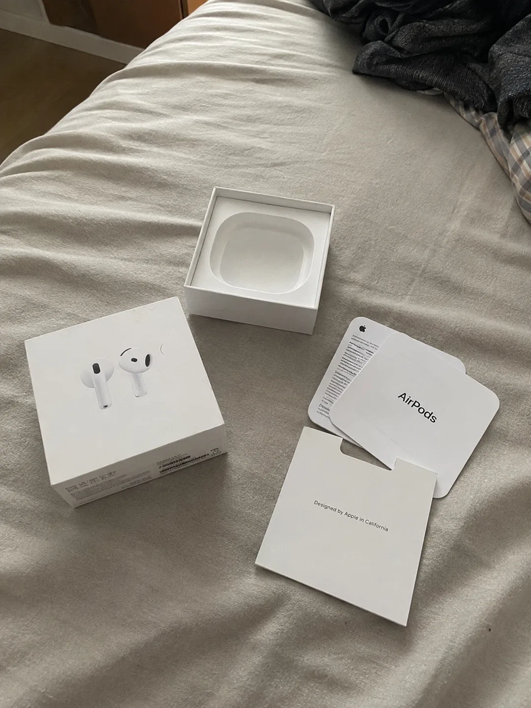 Apple AirPods 4 Box and Manuals - photo 2