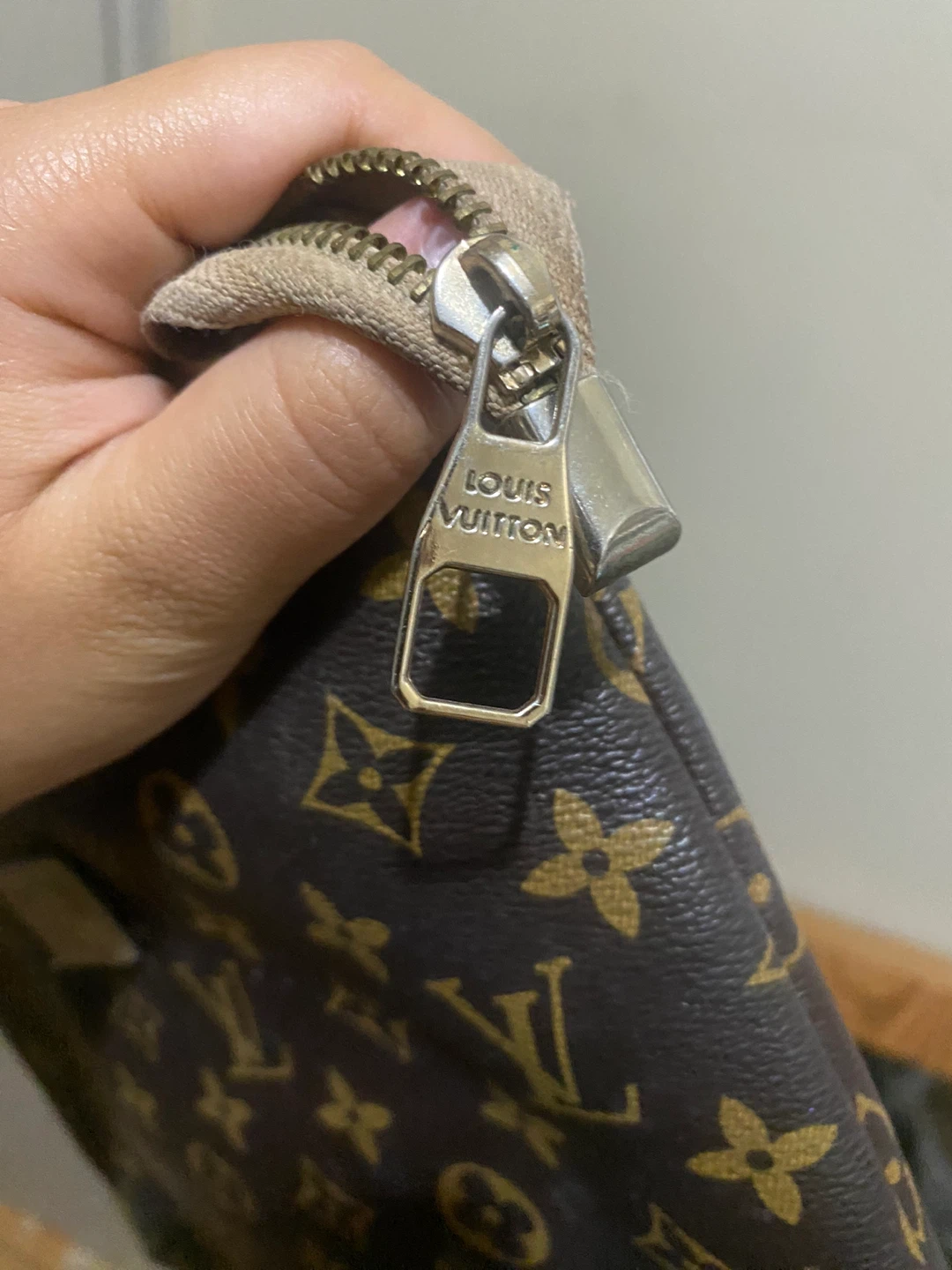 LV make up bag - photo 5