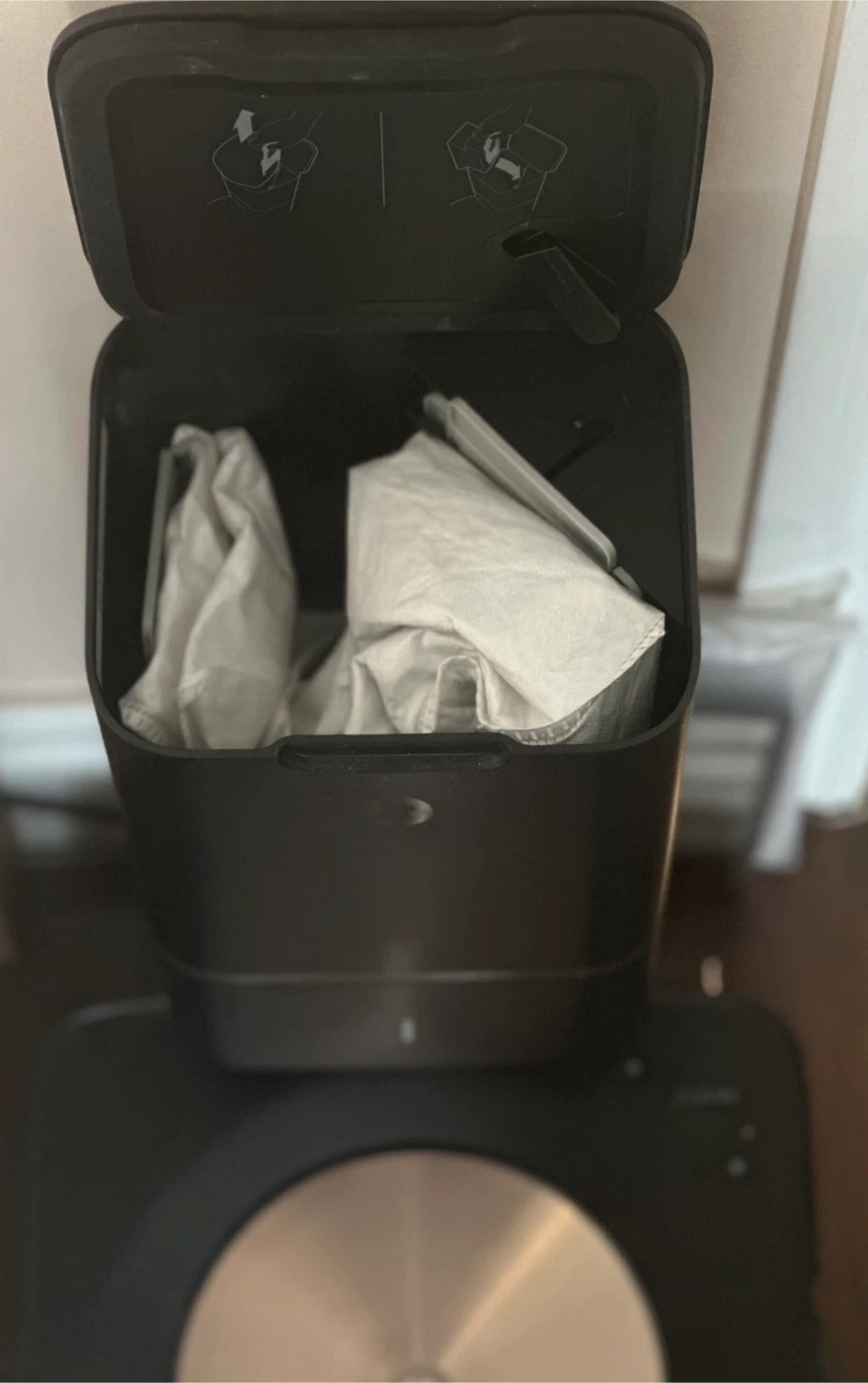 iRobot Roomba Self-Emptying Clean Base - photo 2
