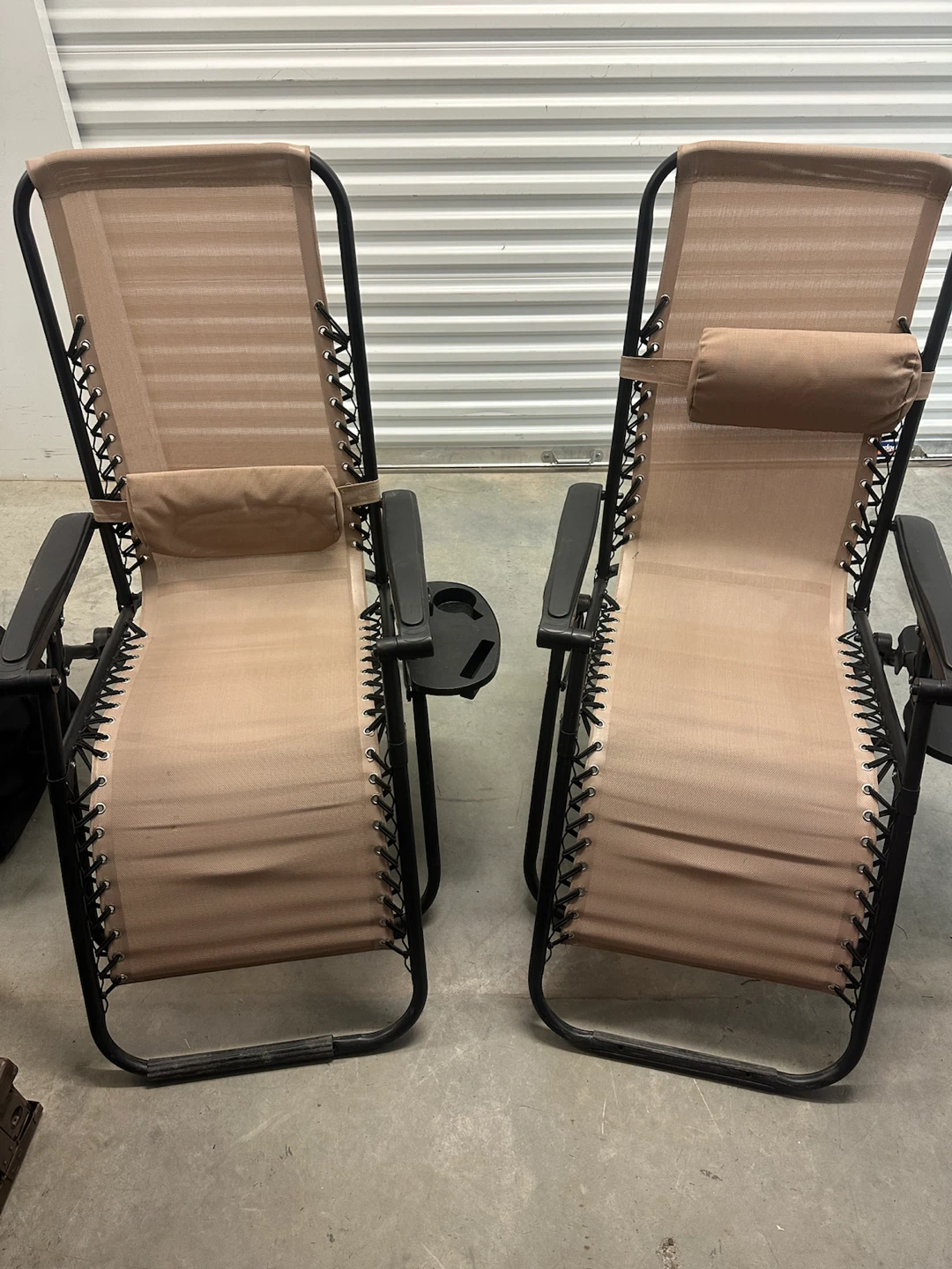 2 zero gravity chairs