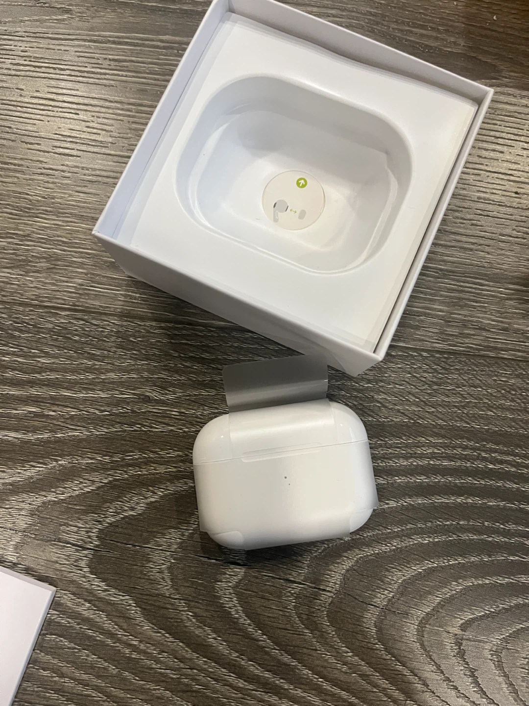 Apple AirPods Pro (1st Gen) with Charging Case - photo 2