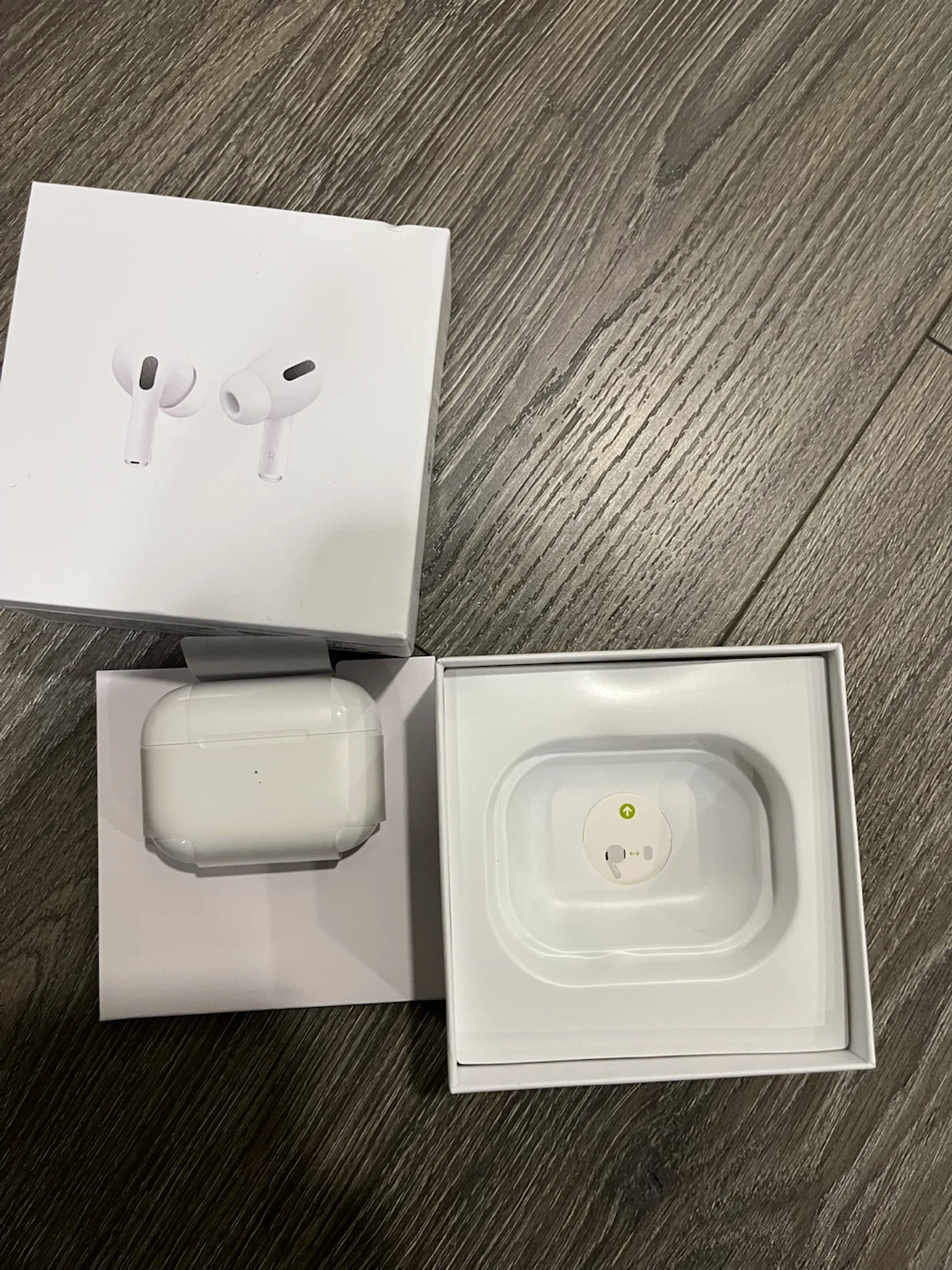 Apple AirPods Pro (1st Gen) with Charging Case - photo 3