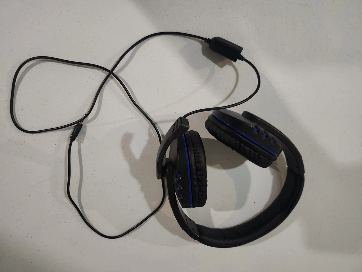 Negotiable gaming headset