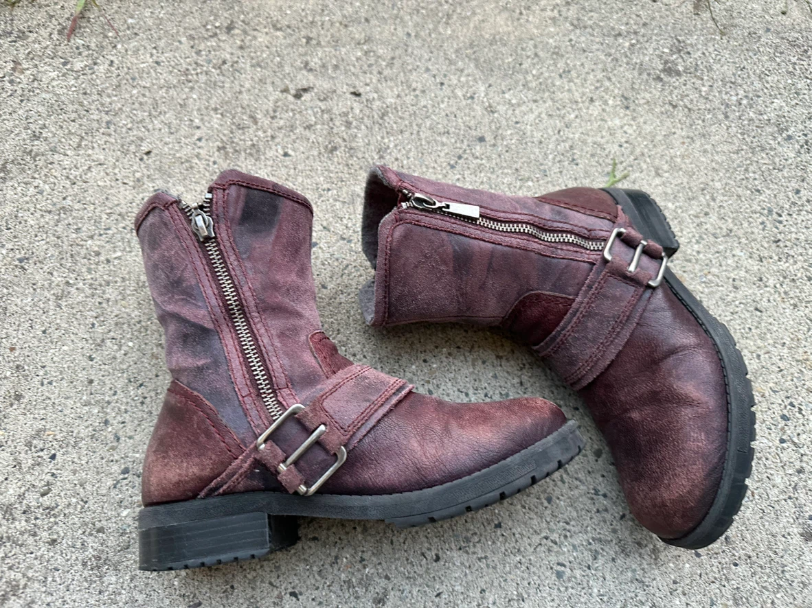 Clarks Burgundy Leather Buckle Moto Boots - photo 2