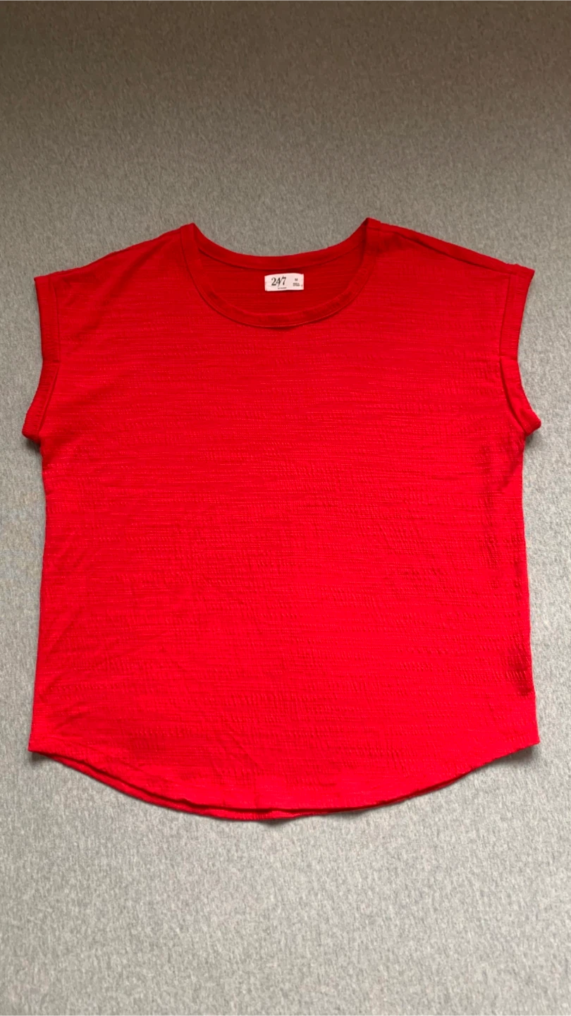24/7 by Maurices Red Textured Top - Size Medium