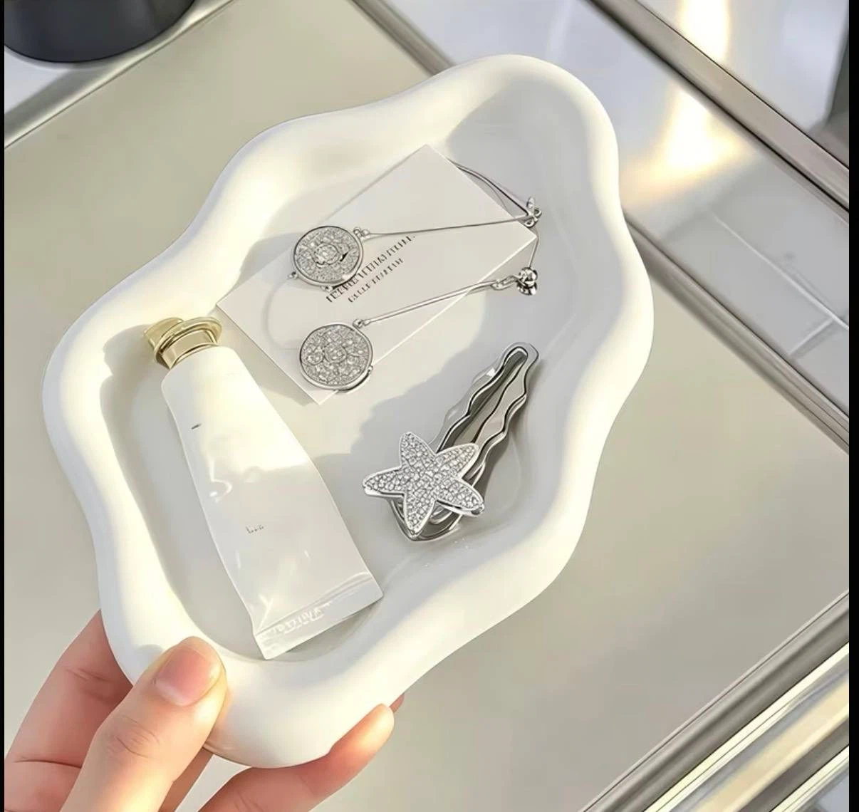 Wavy White Decorative Tray – Plastic