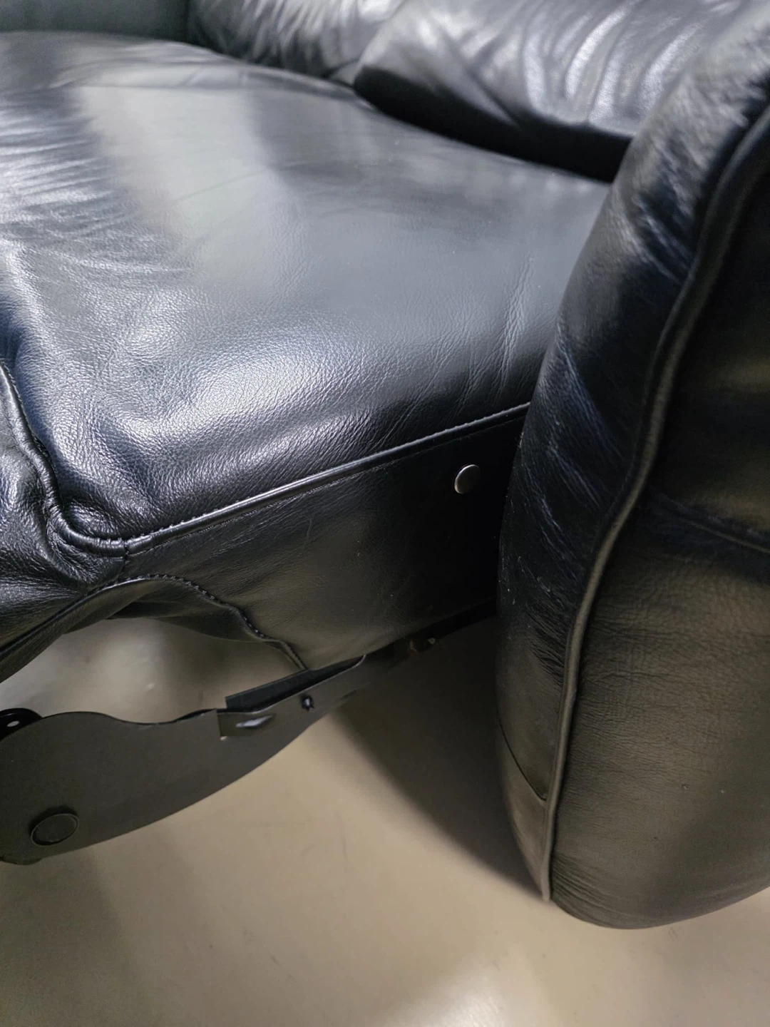 Black Leather Sofa - photo 5