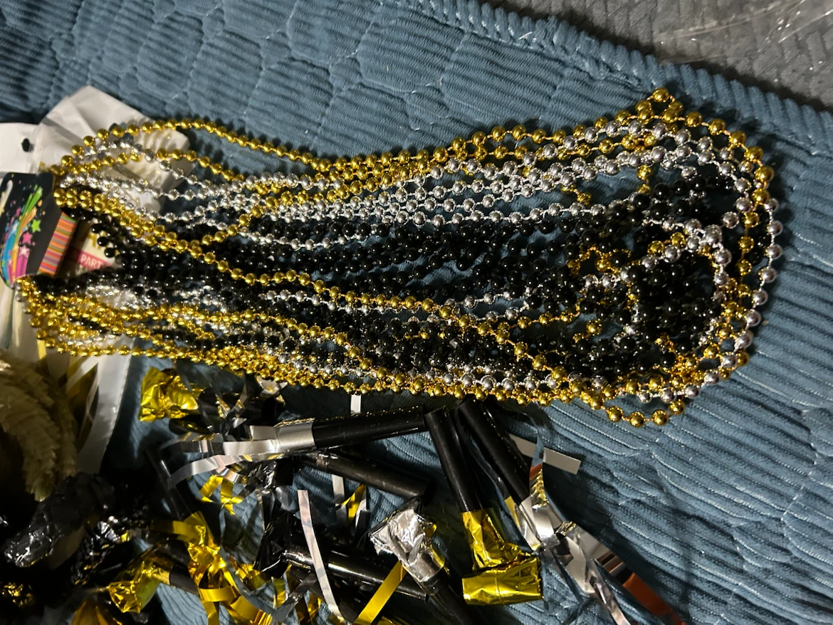 New-Party Decorations Bundle: Beads, Horns & Foil Curtains - photo 2