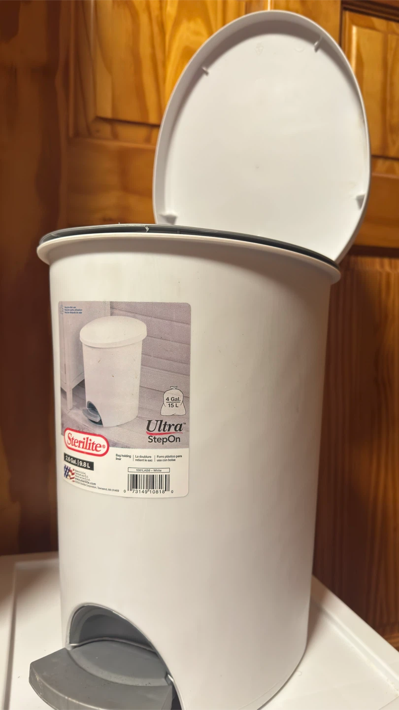 Sterilite Ultra StepOn 4 Gallon 15L Trash Can