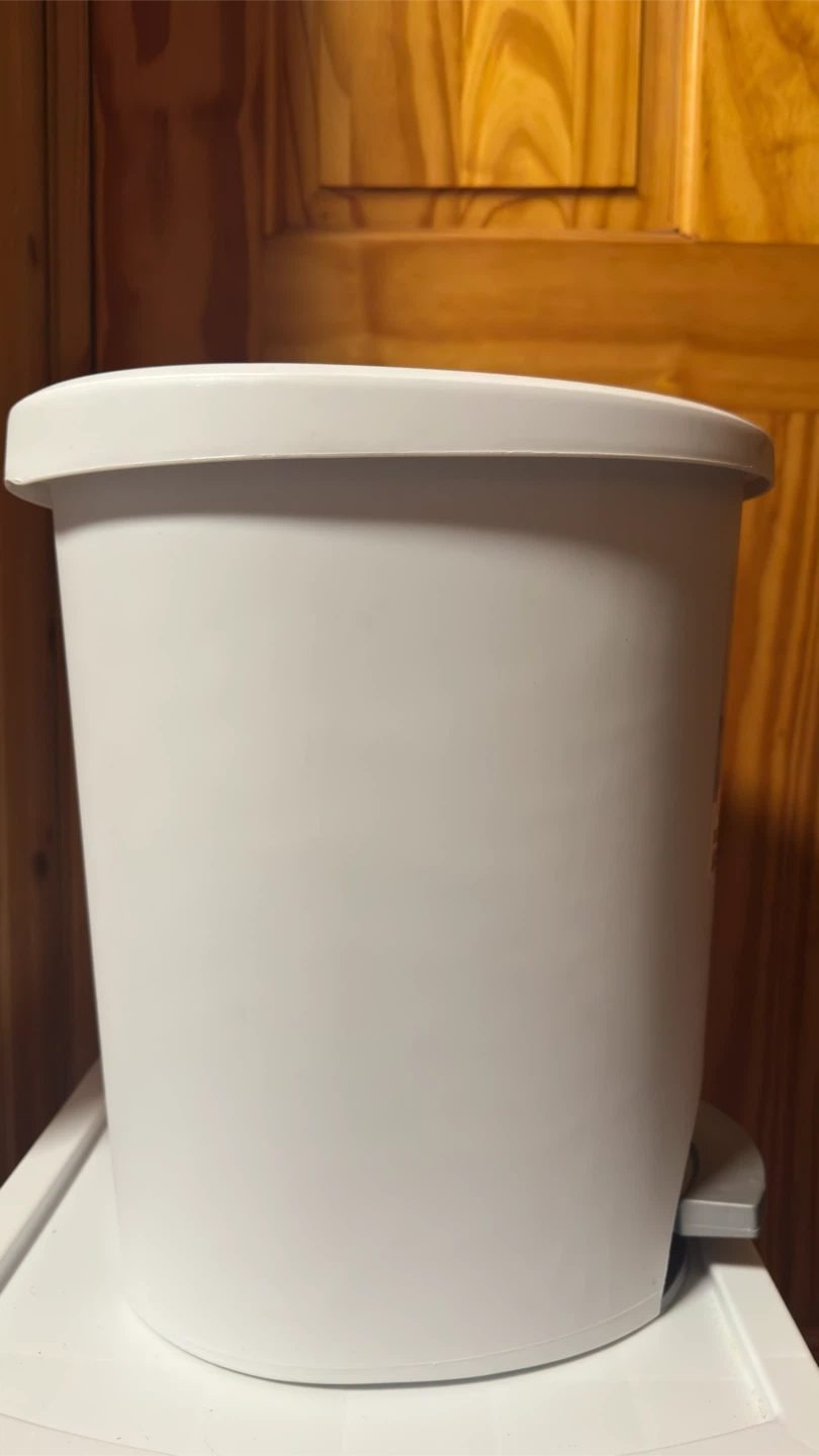 Sterilite Ultra StepOn 4 Gallon 15L Trash Can - photo 2