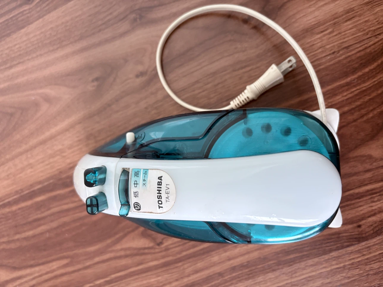 Toshiba TA-EV1 Steam Iron - photo 2
