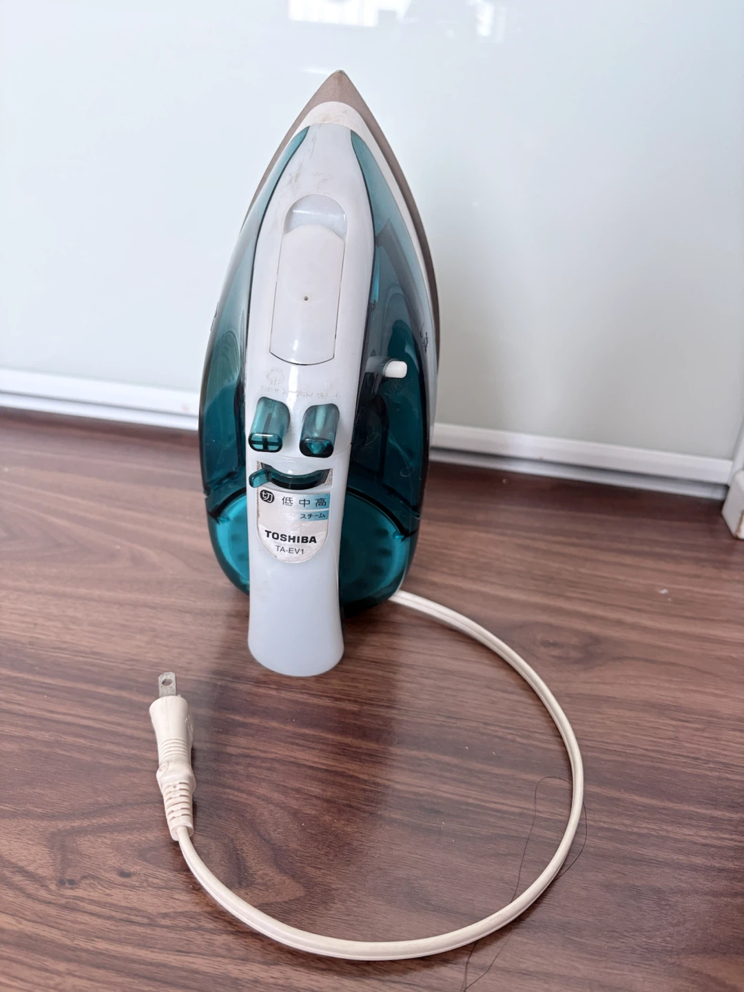 Toshiba TA-EV1 Steam Iron - photo 3