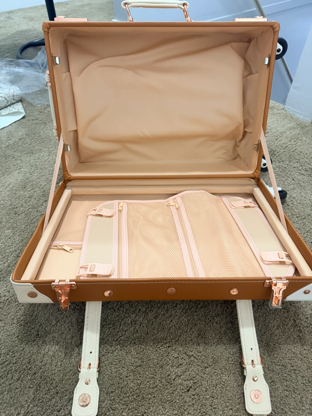 Poppy & Joon Carry-On Luggage - photo 4