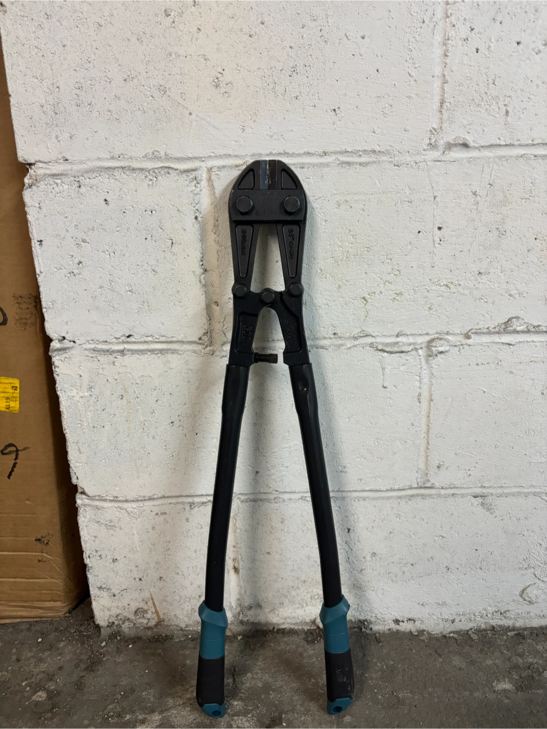 24 inch Bolt Cutters - photo 2