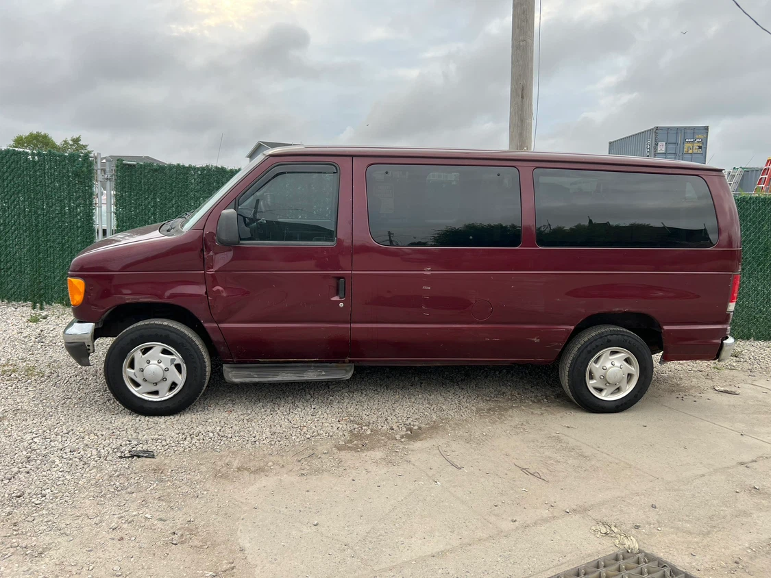 2007 Ford E350 No commercial Plates Very reliable