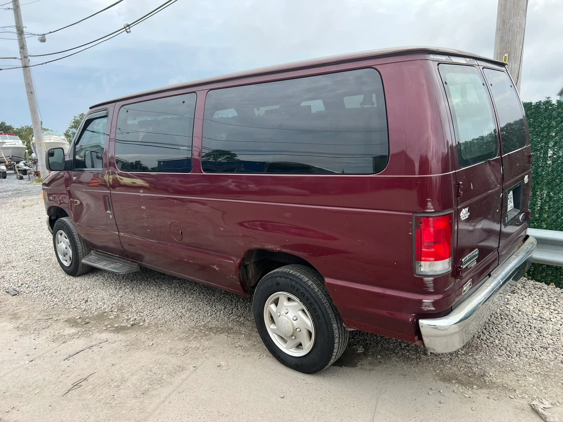 2007 Ford E350 No commercial Plates Very reliable - photo 2