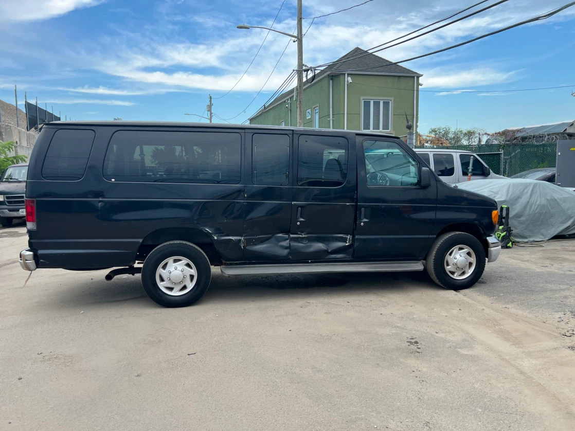 2003 Ford W-350 Super Duty Van 145k Reliable - photo 2