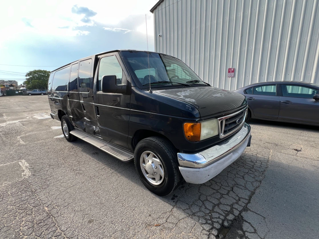 2003 Ford W-350 Super Duty Van 145k Reliable - photo 3