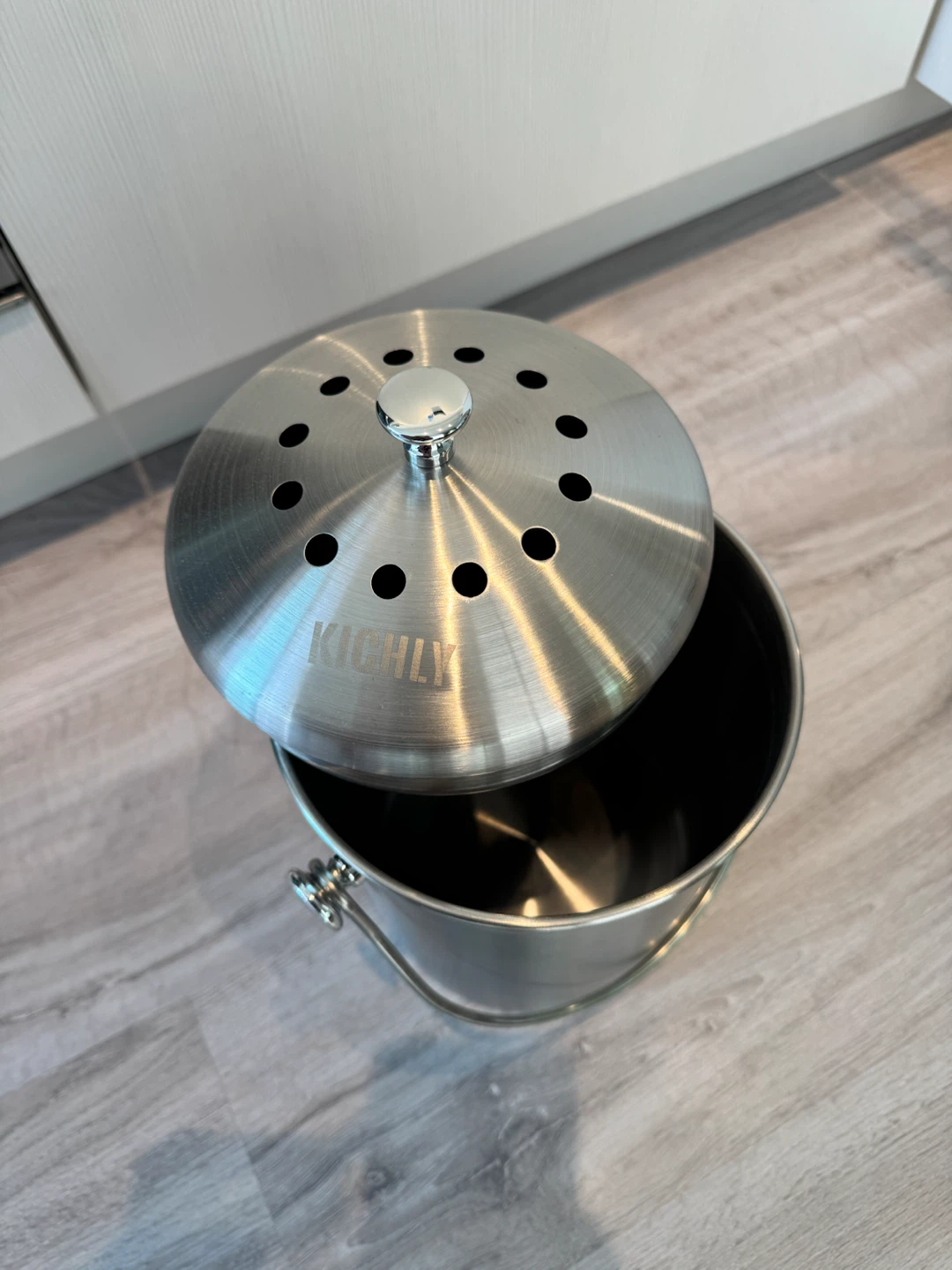 Moving Sale‼️ Stainless Steel Compost Bin + Extra filter - photo 3