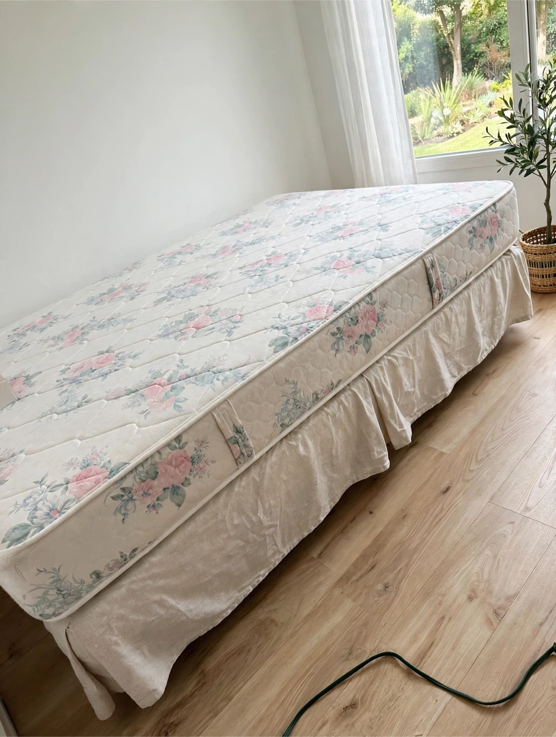 Double/Full size Adjustable Electric Bed with Massage- Complete - photo 3
