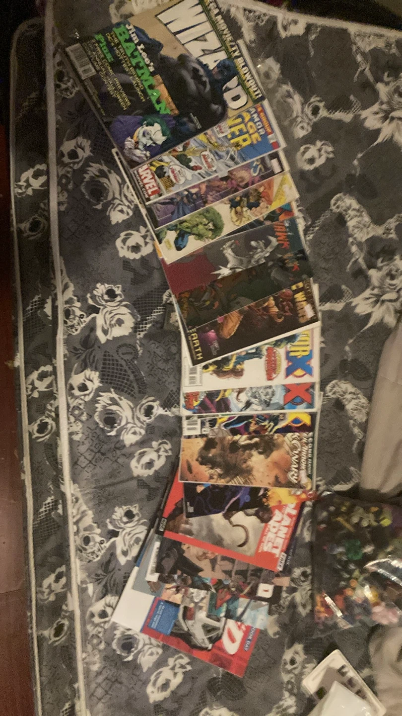 19 VINTAGE comic books from the early 2000s