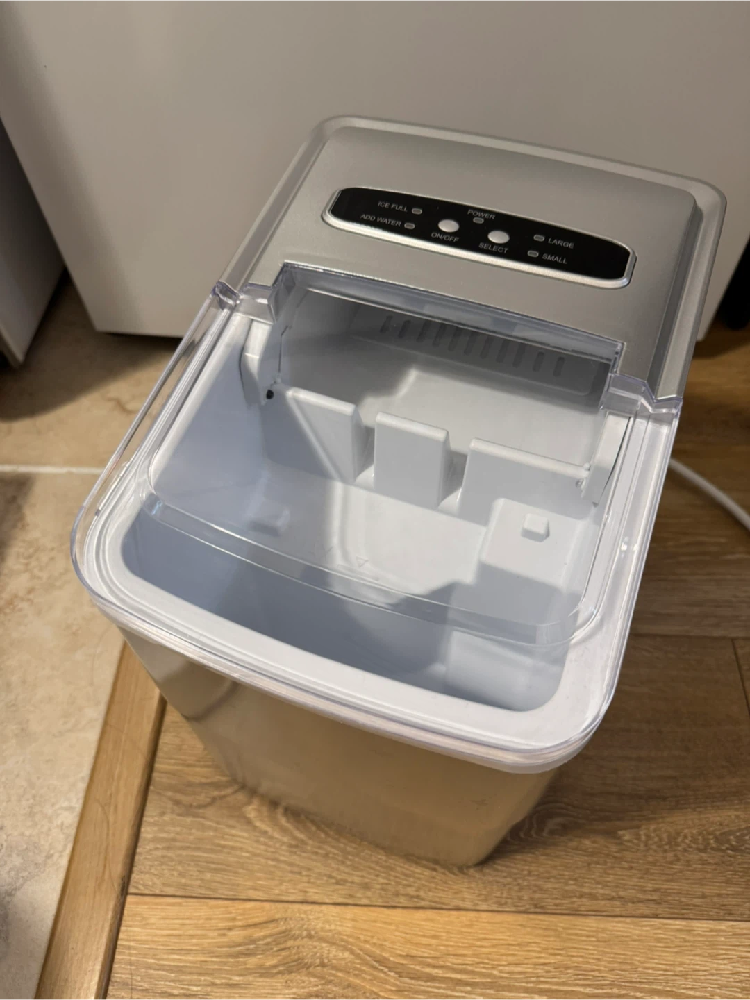 Insignia Portable 26 lbs Ice Maker