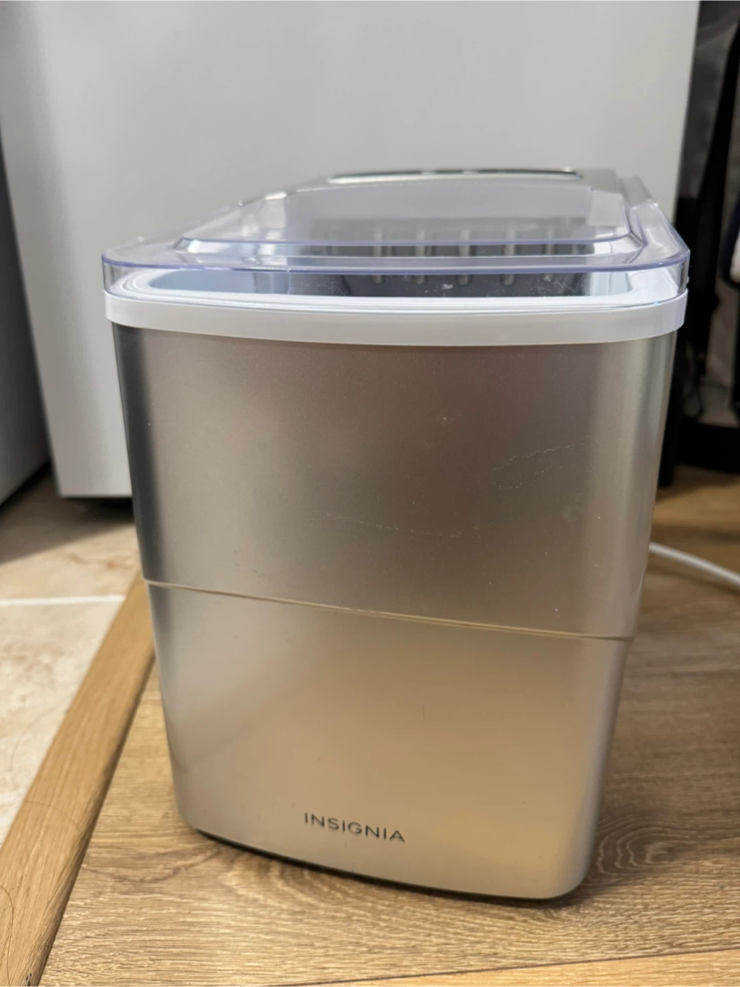 Insignia Portable 26 lbs Ice Maker - photo 2