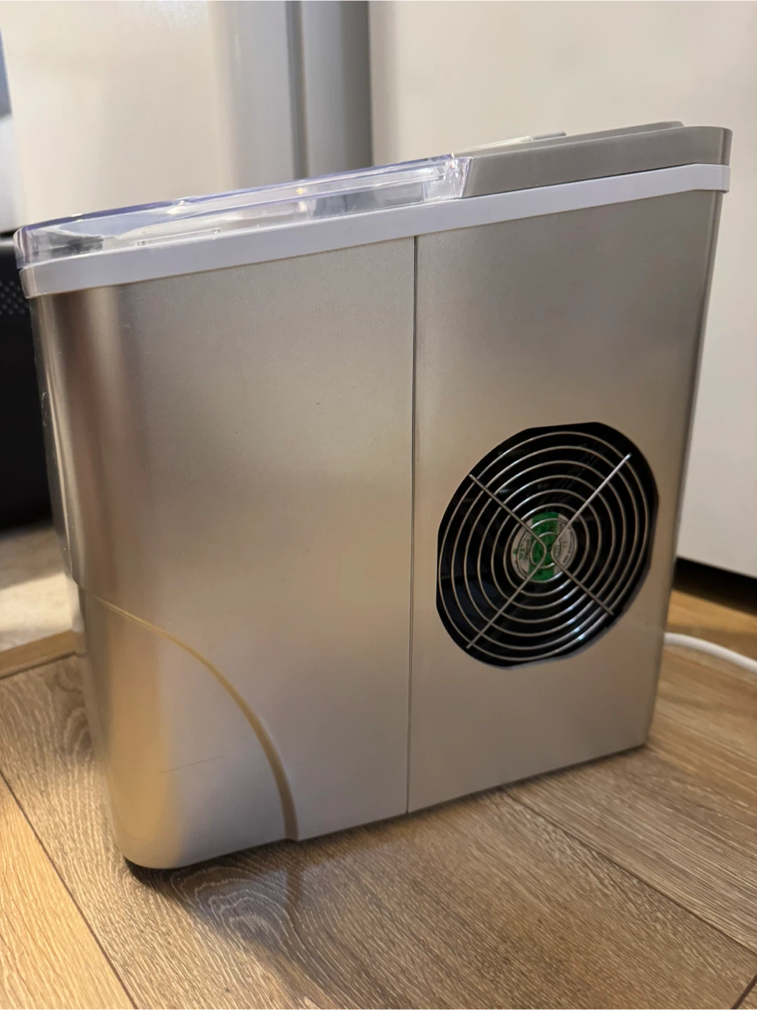 Insignia Portable 26 lbs Ice Maker - photo 4