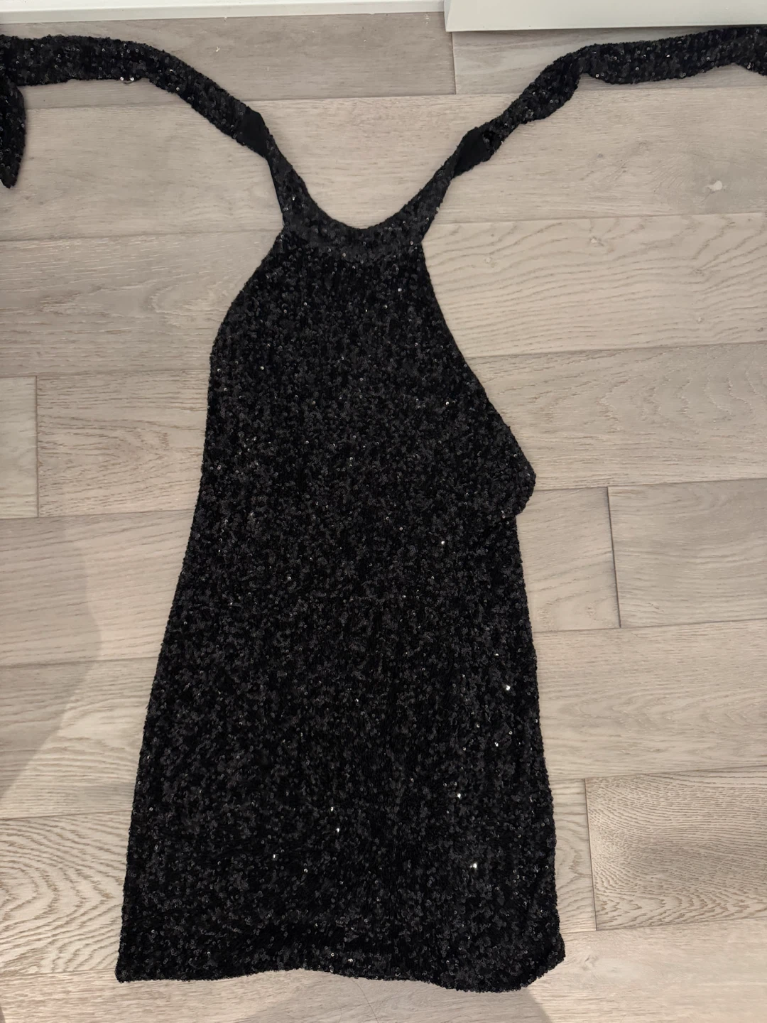 Sparkly Black neck backless dress