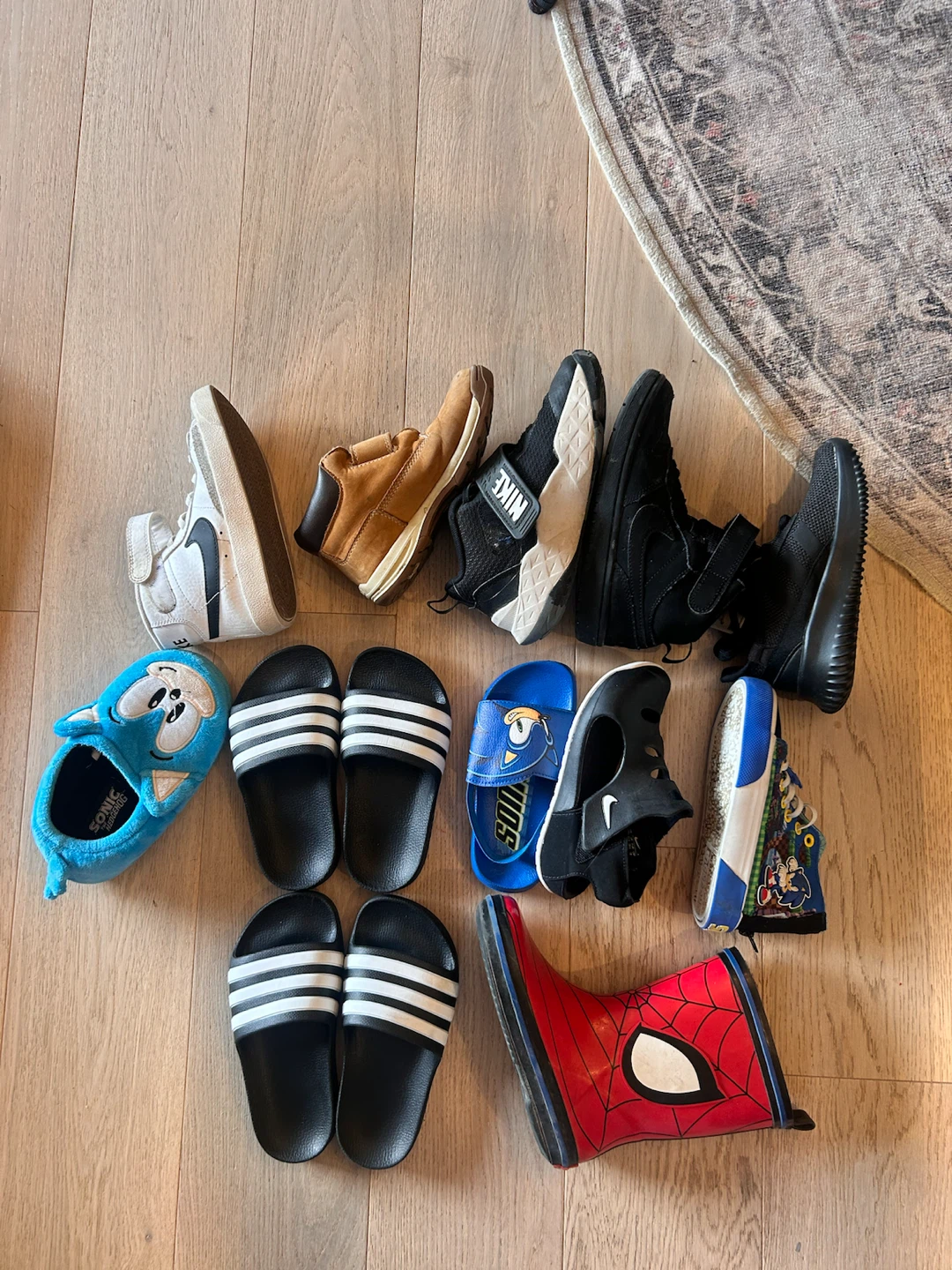 Kids shoes between 10 and 1yr