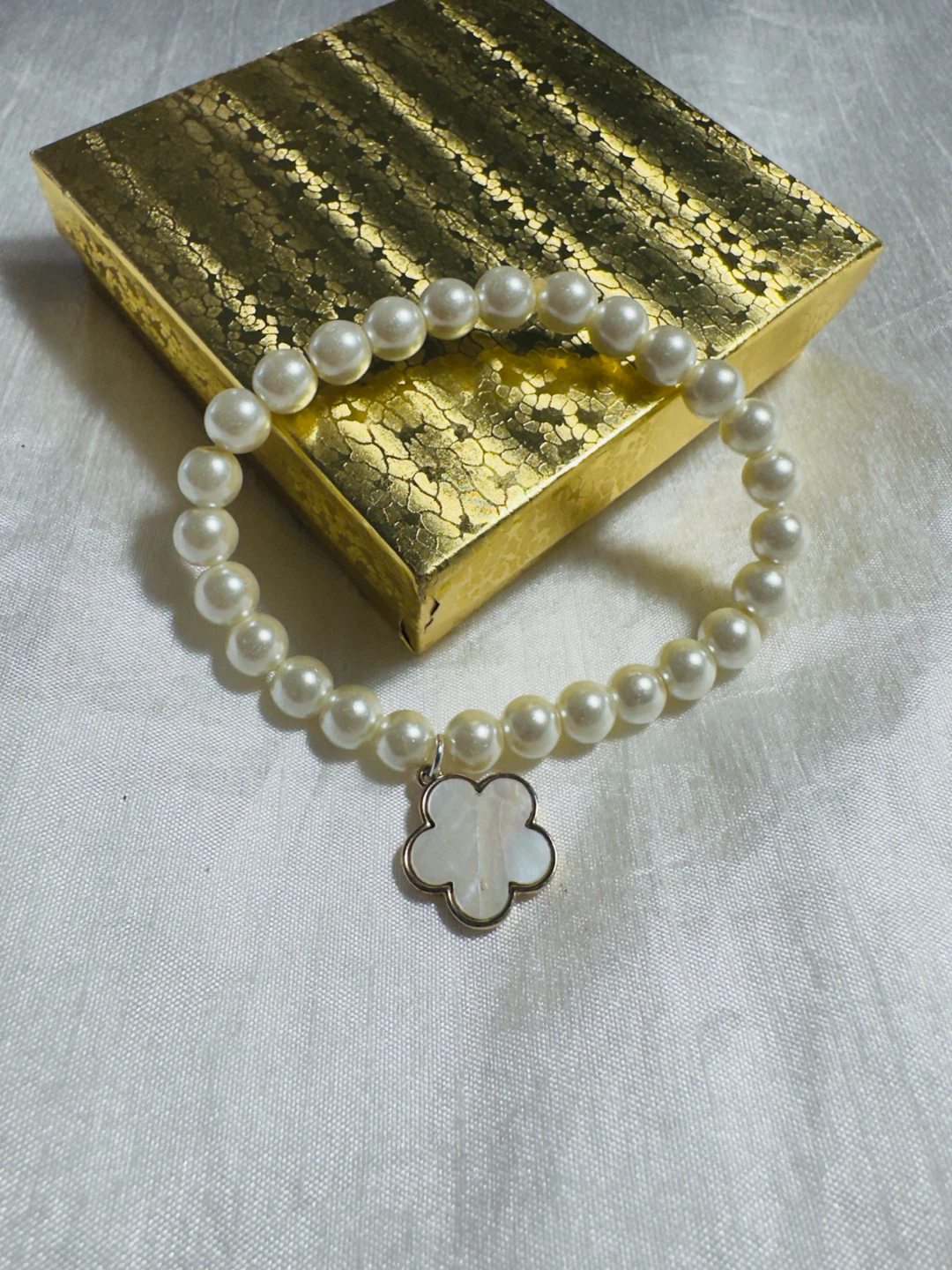 Natural freshwater pearl and gorgeous clove